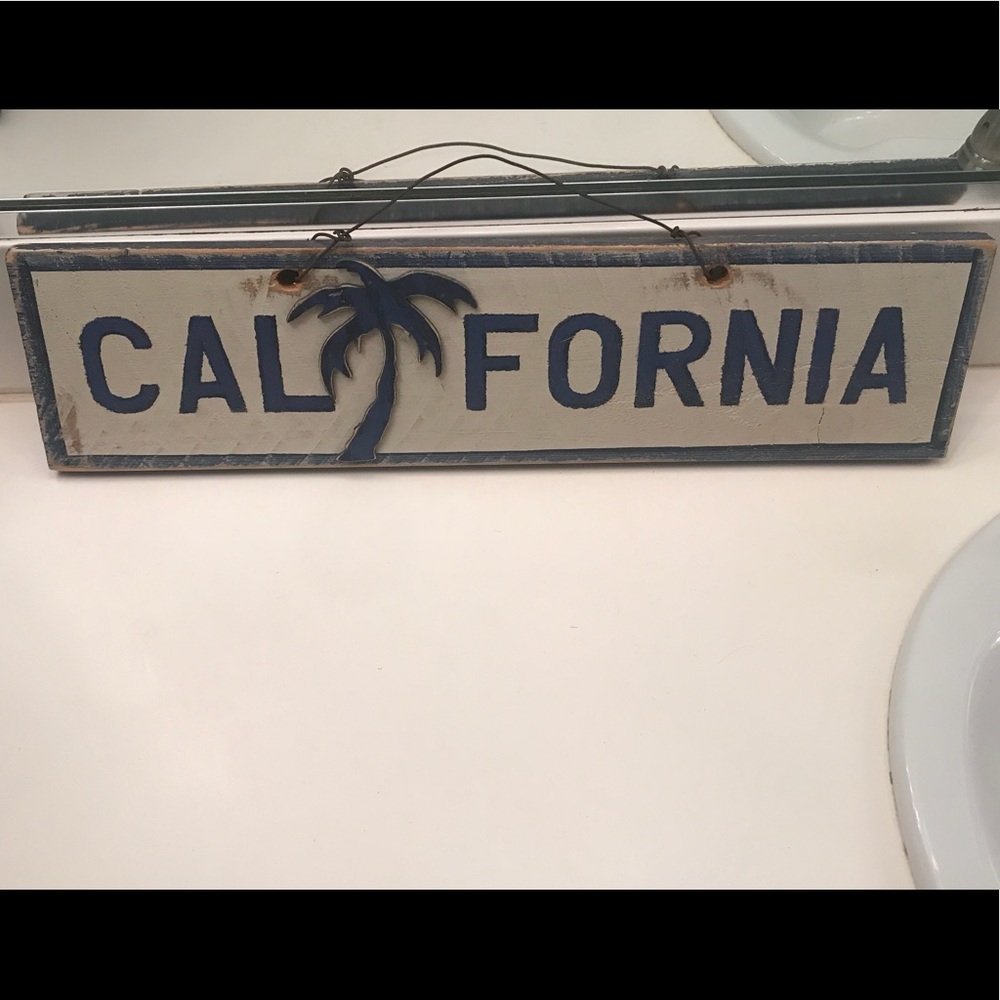 “California” sign
